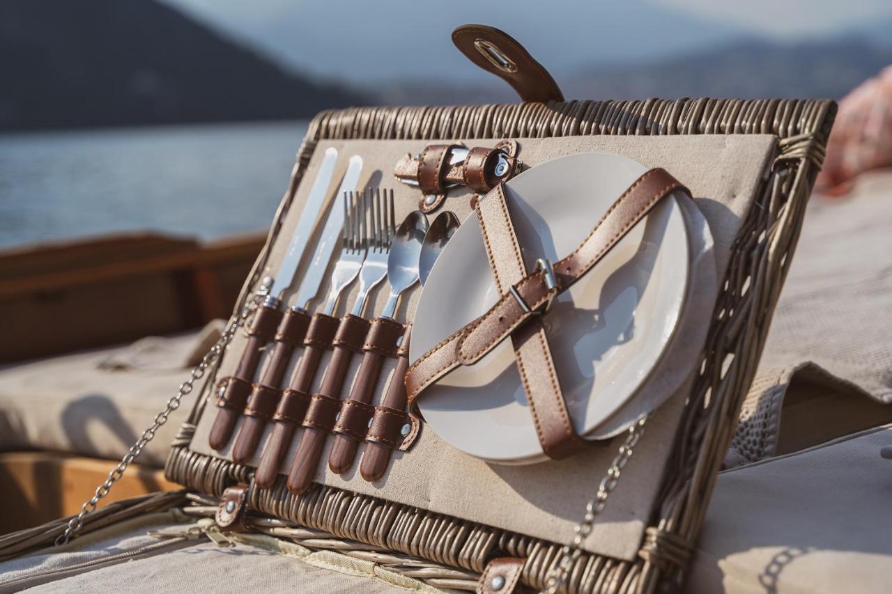 Grand Hotel Campione Campione dʼItalia Exterior foto A picnic basket