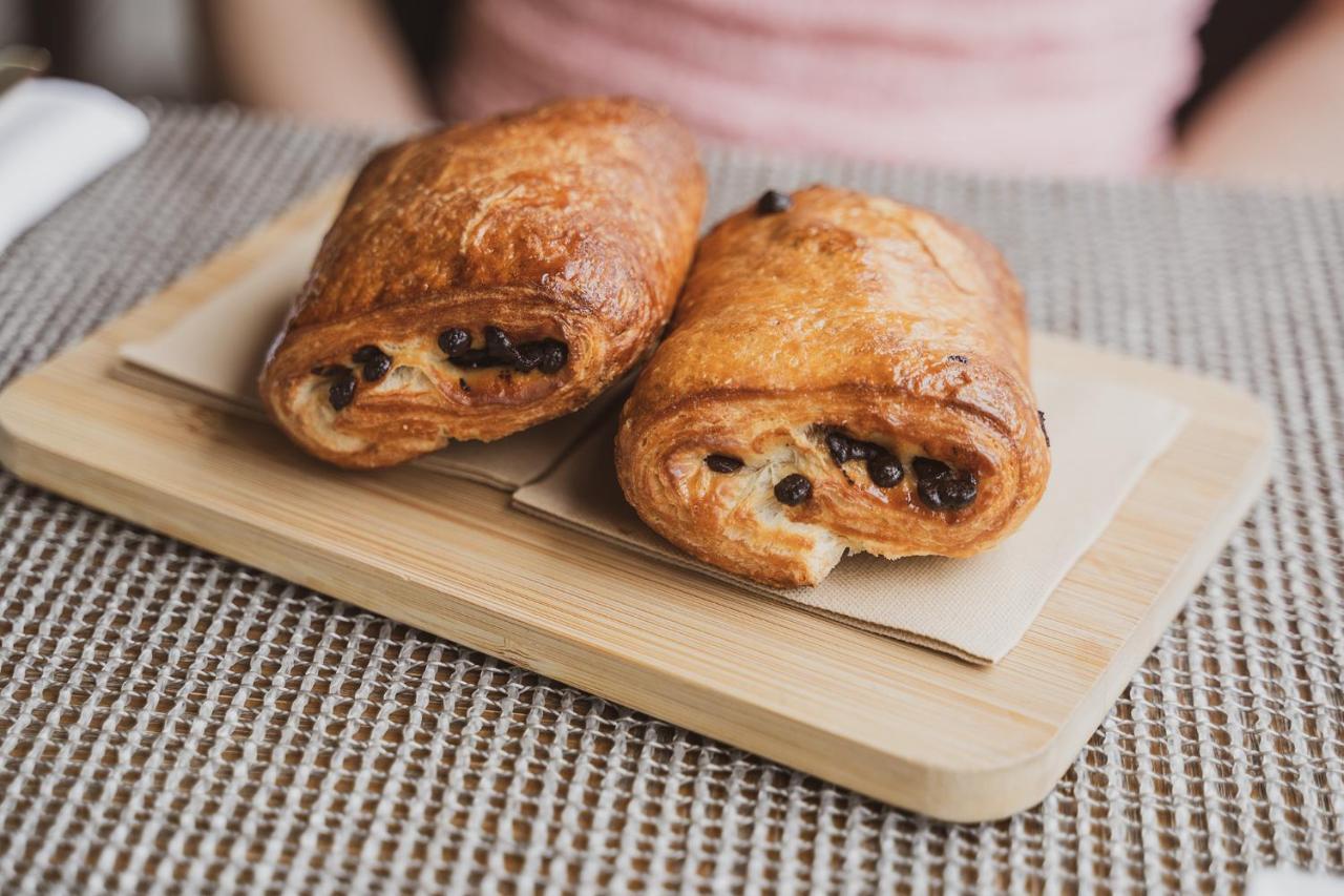 Grand Hotel Campione Campione dʼItalia Exterior foto Chocolate croissants