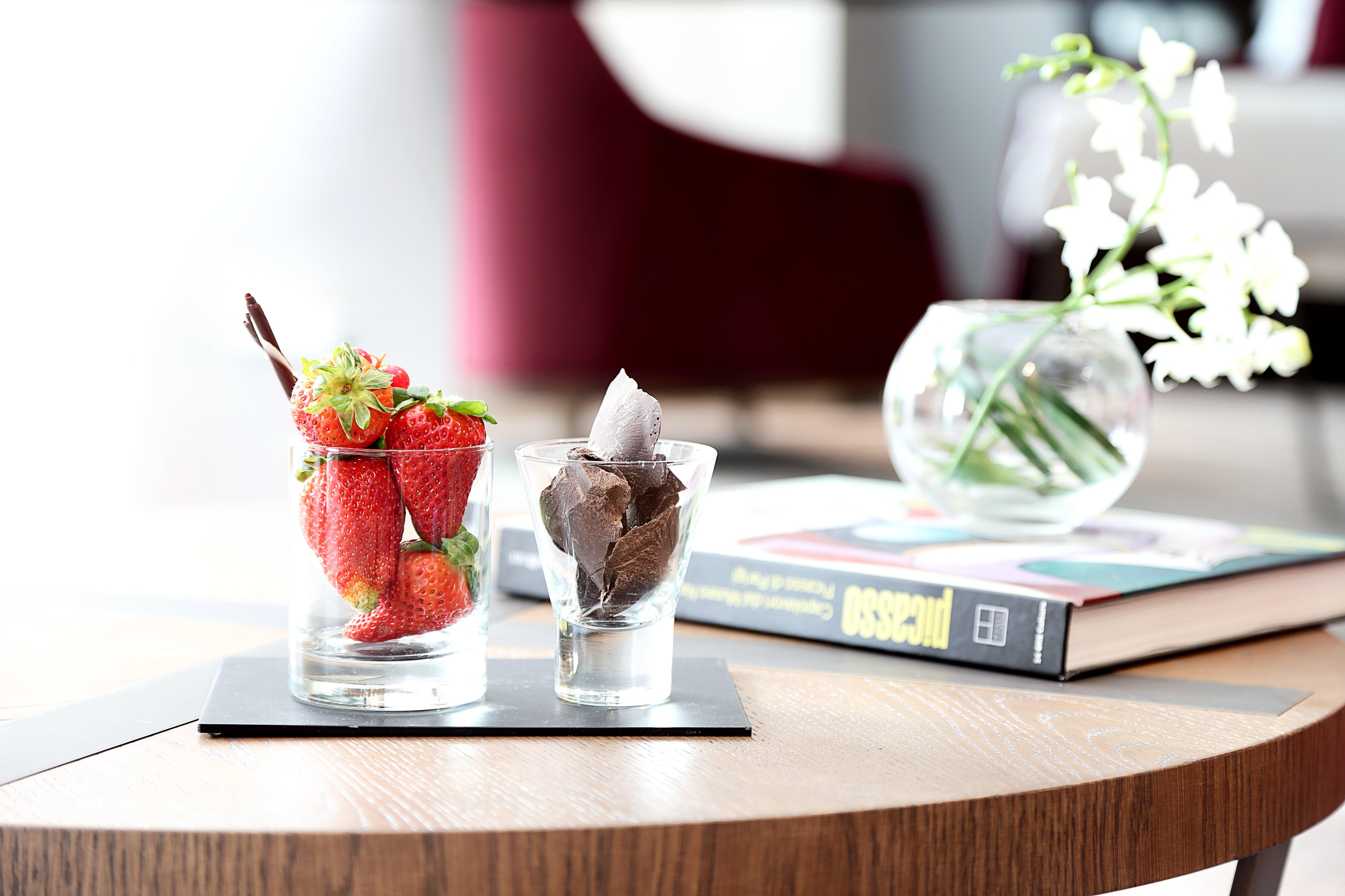 Grand Hotel Campione Campione dʼItalia Exterior foto A chocolate pudding