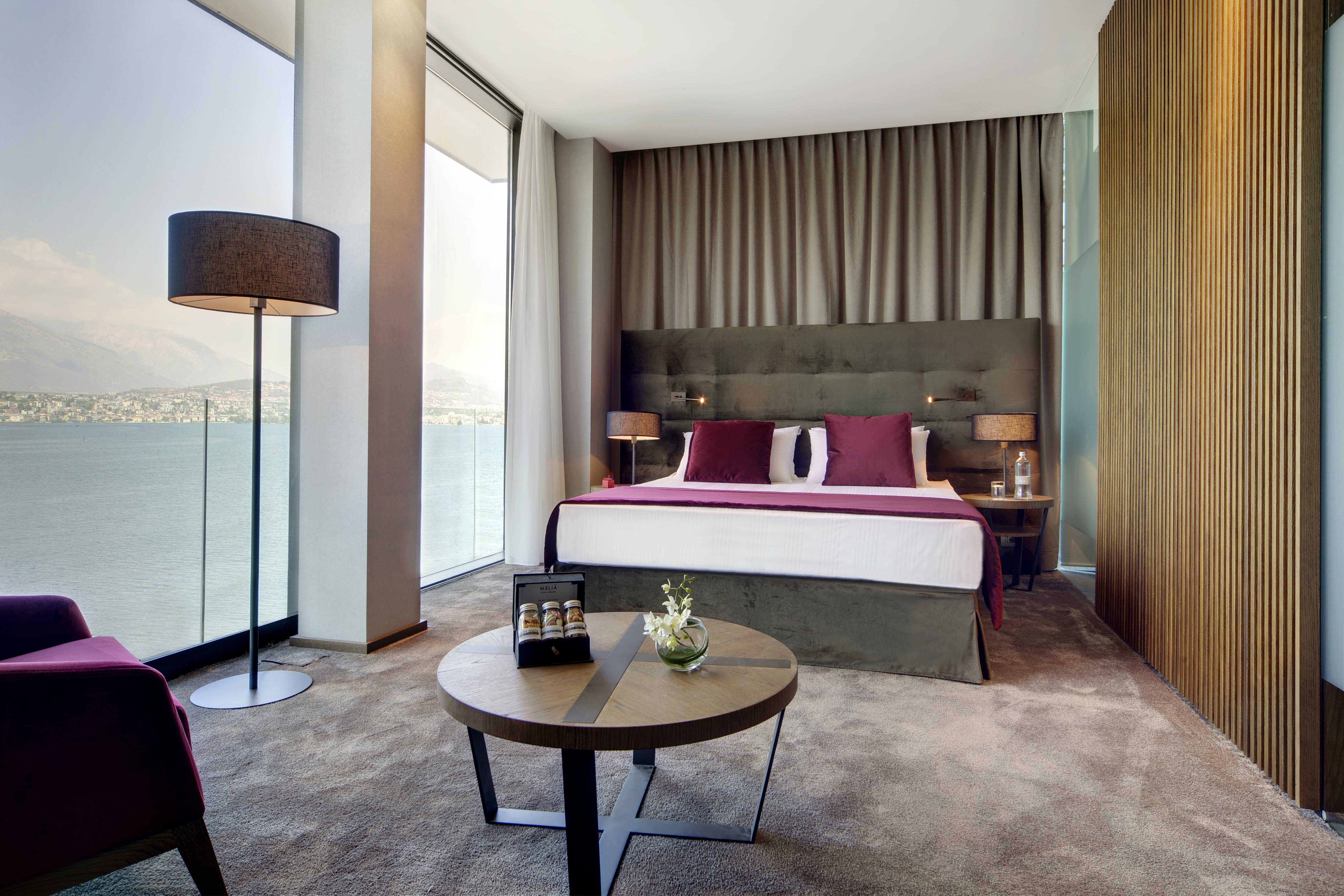 Grand Hotel Campione Campione dʼItalia Exterior foto A room at the hotel