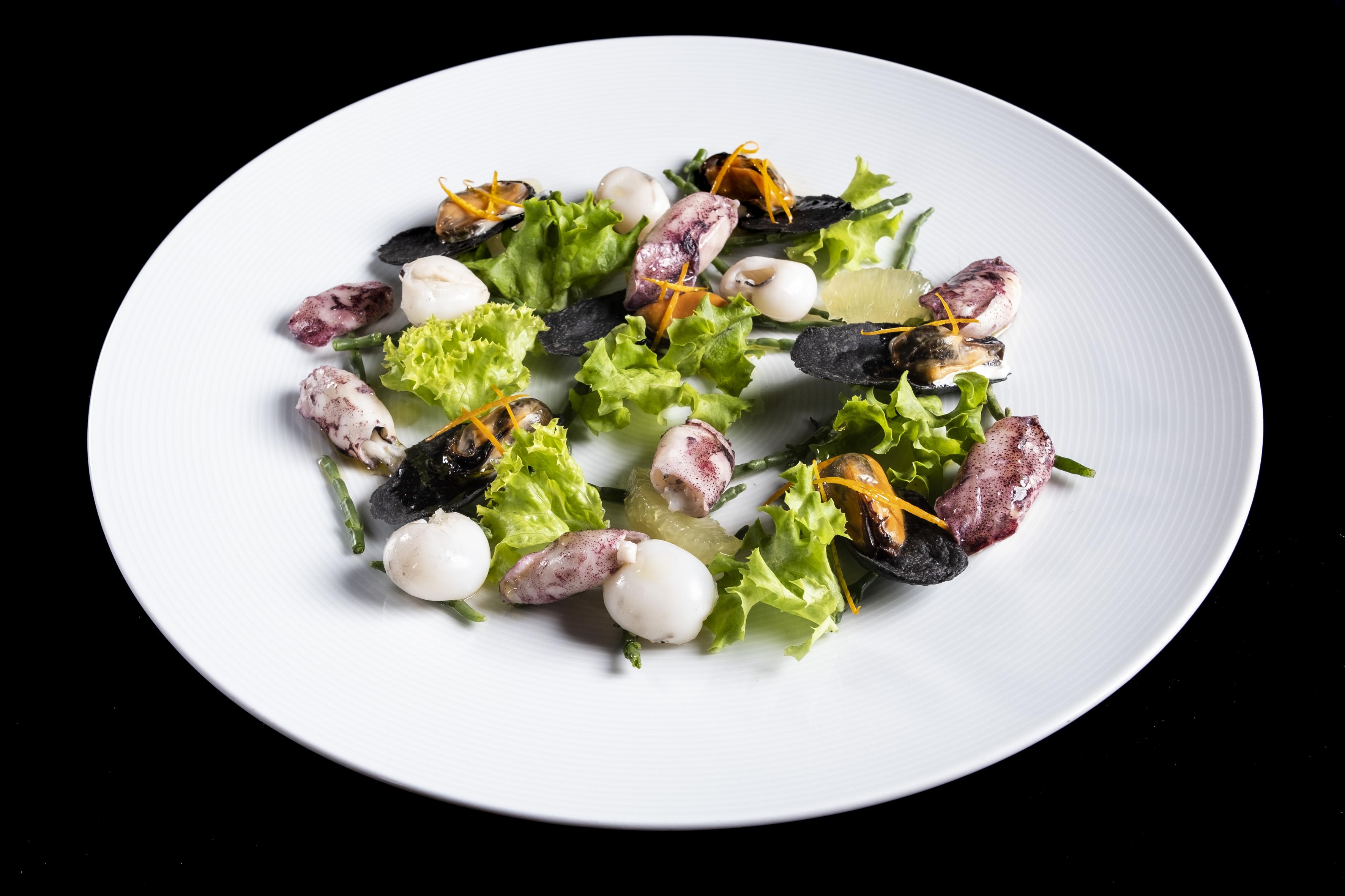 Grand Hotel Campione Campione dʼItalia Exterior foto A salad of cuttlefish, octopus, and scallops