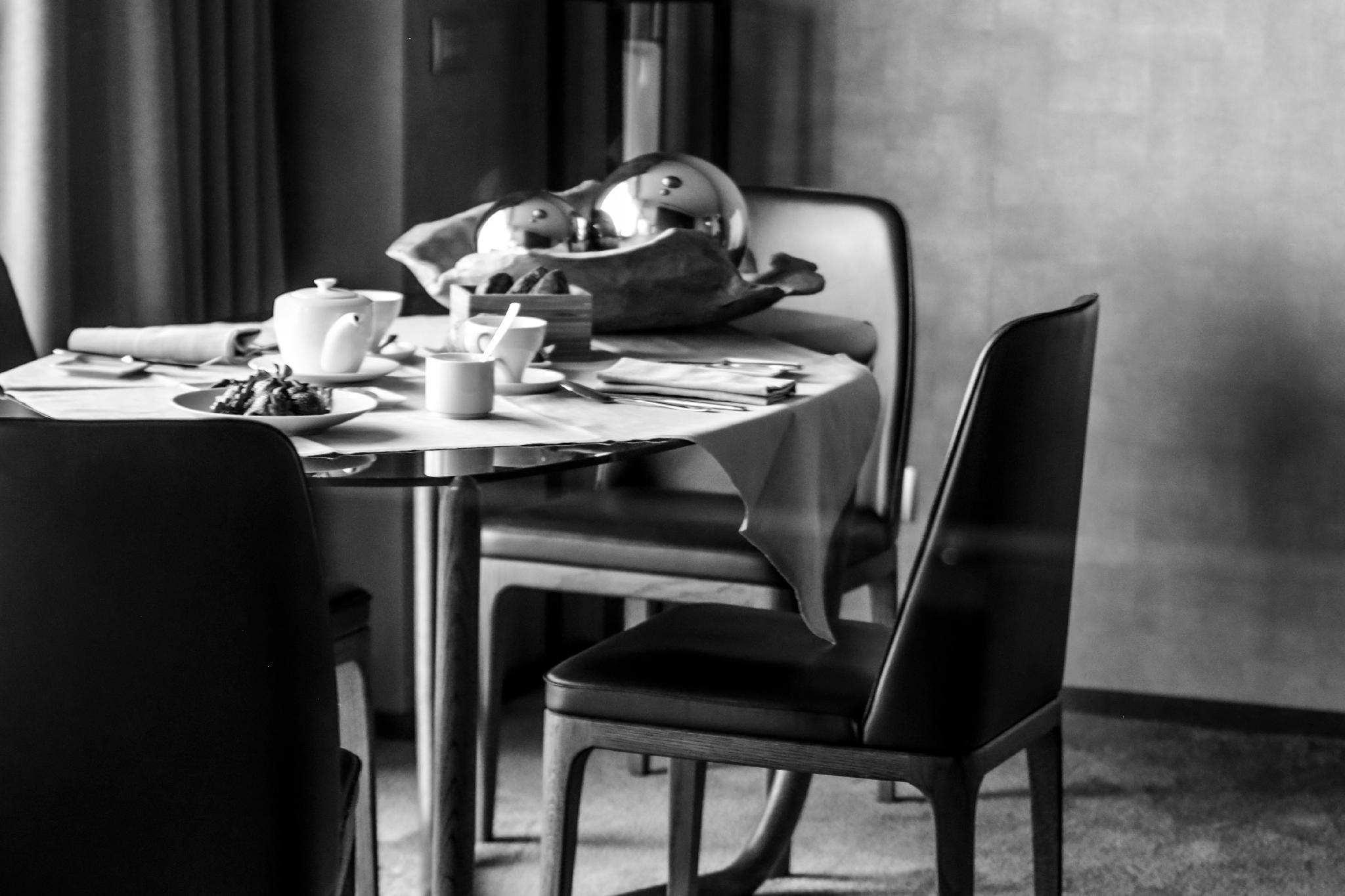 Grand Hotel Campione Campione dʼItalia Exterior foto A table set for a meal