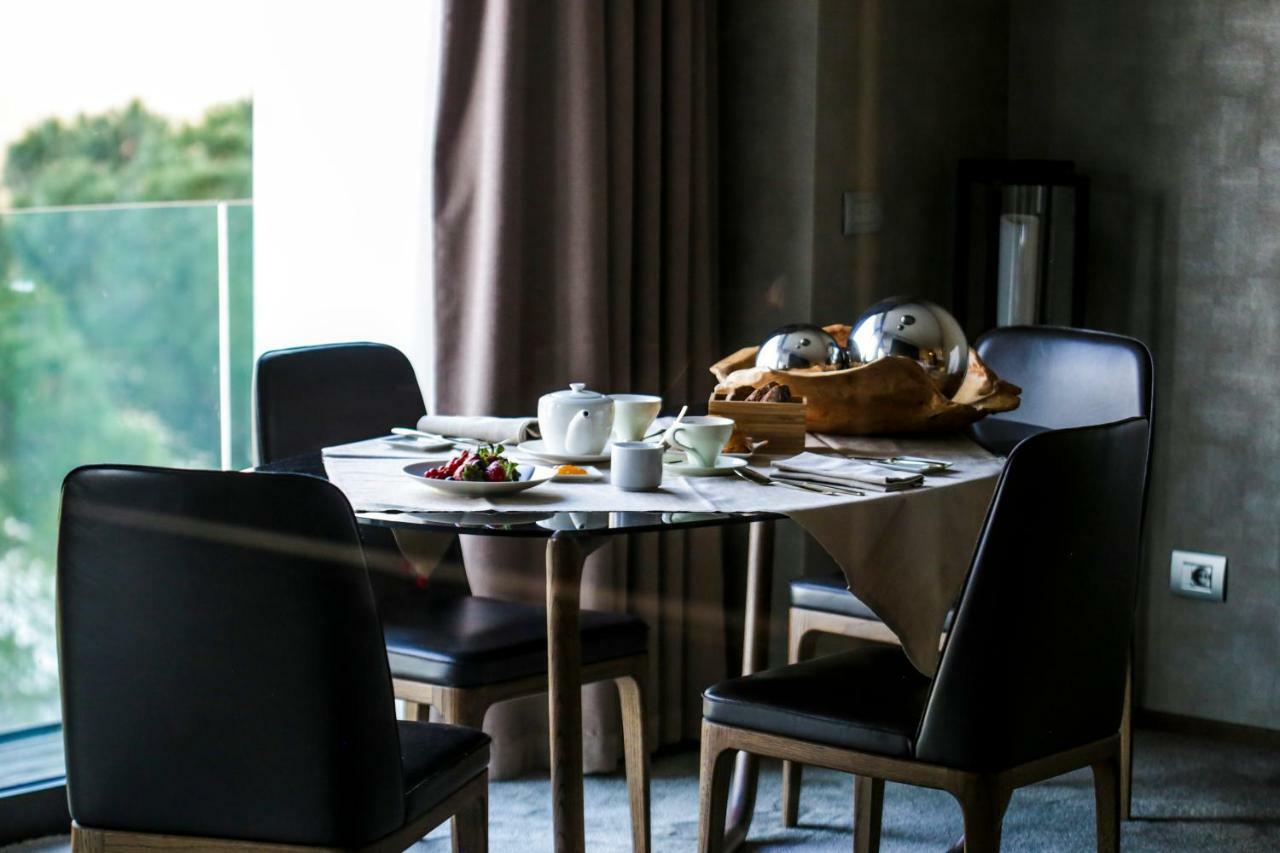 Grand Hotel Campione Campione dʼItalia Exterior foto A dining room